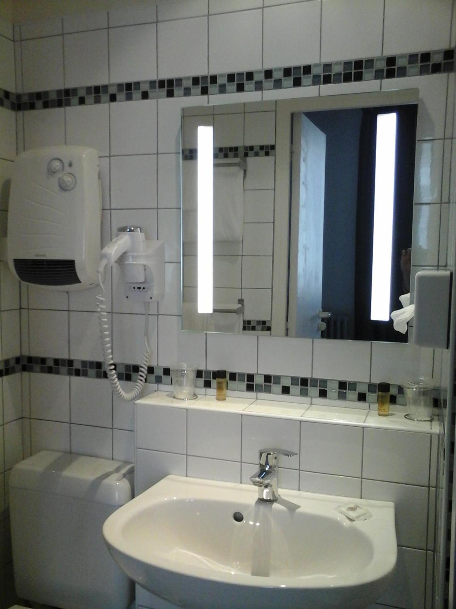 Hotel Carmin Le Havre Ruang foto